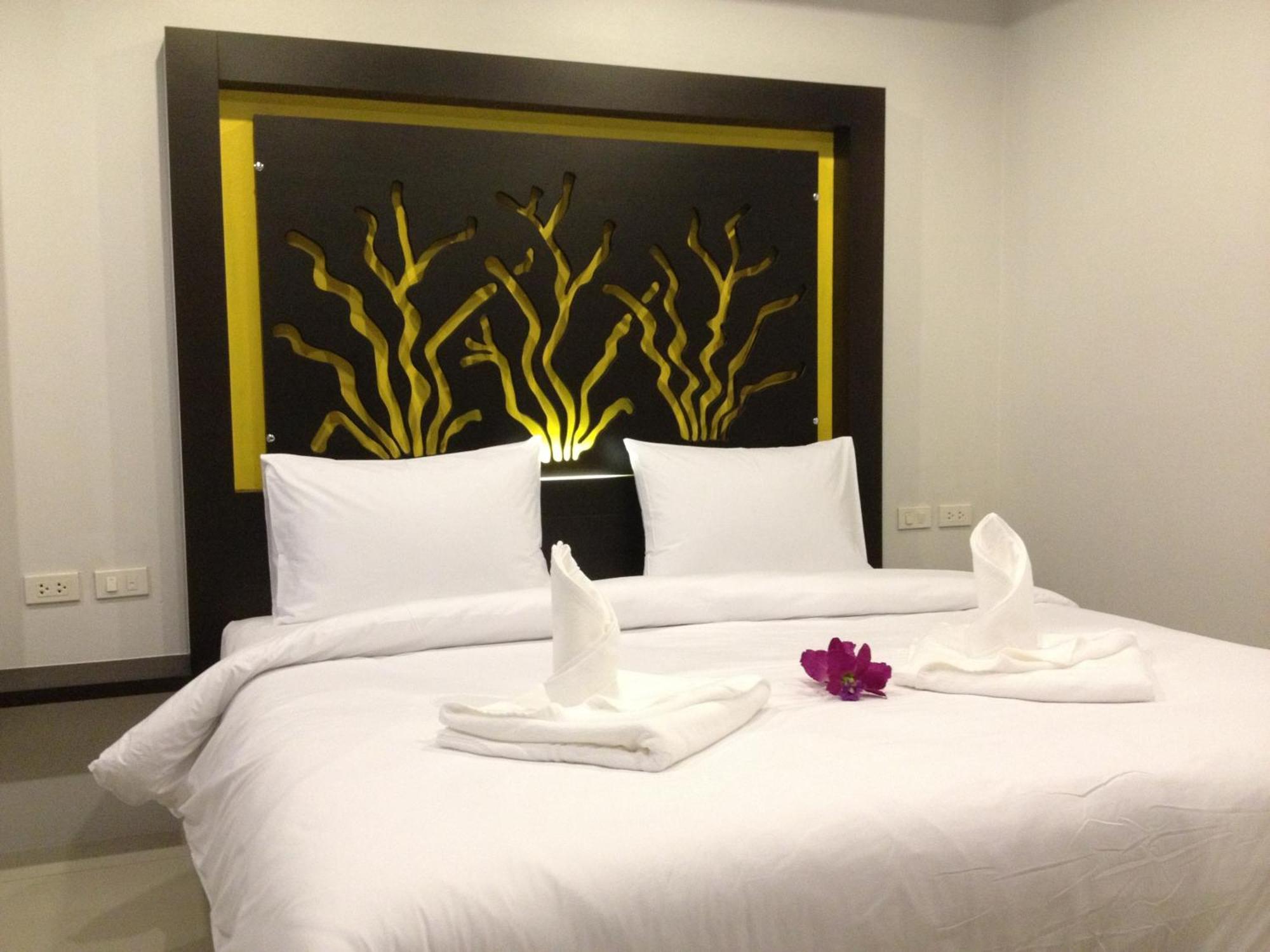 The Silk Hill Hotel Patong Exterior foto