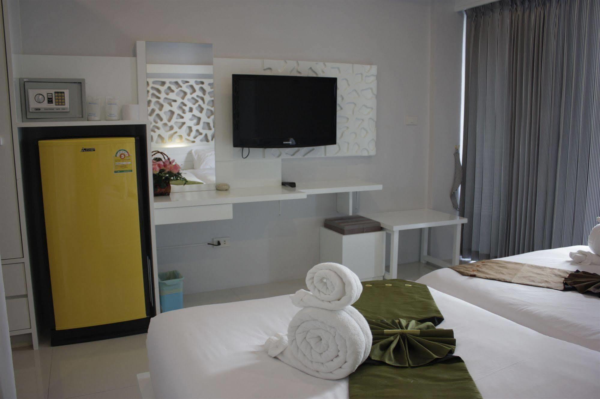 The Silk Hill Hotel Patong Exterior foto